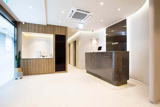 Renovo Clinic 狎鷗亭站