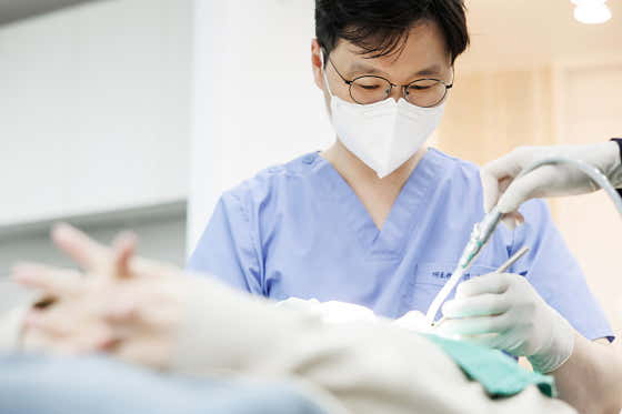 Gwangalli Dongbaeknamu Dental Clinic
