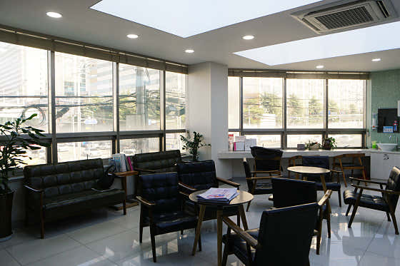 Malgeunmiso Dental Clinic