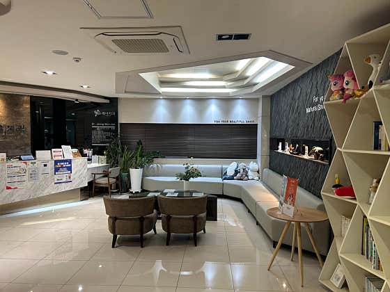 J Dental Clinic